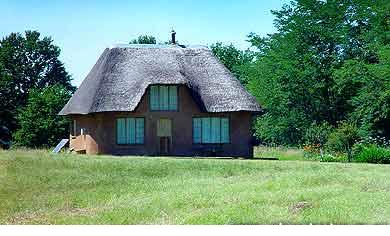 My Travelution - Travel Club - EKUTHULENI GUEST HOUSE