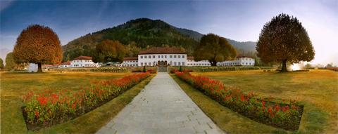 My Travelution - Travel Club - The Lalit Grand Palace Srinagar