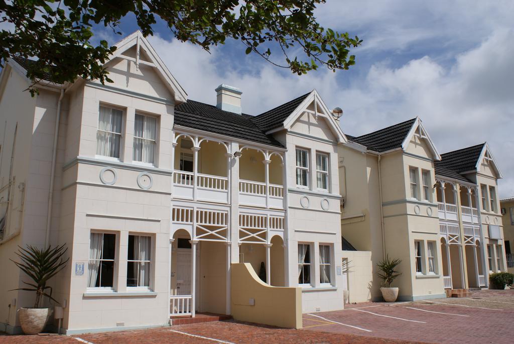 My Travelution - Travel Club - The Vic Hotel