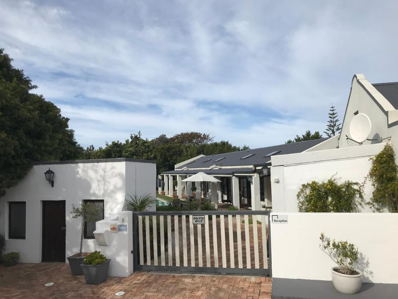 My Travelution - Travel Club - Sixteen Guest House On Main