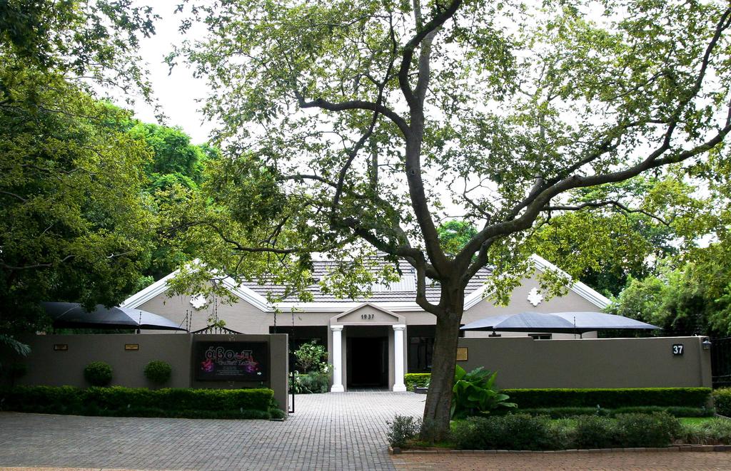 My Travelution - Travel Club - About Guest Lodge