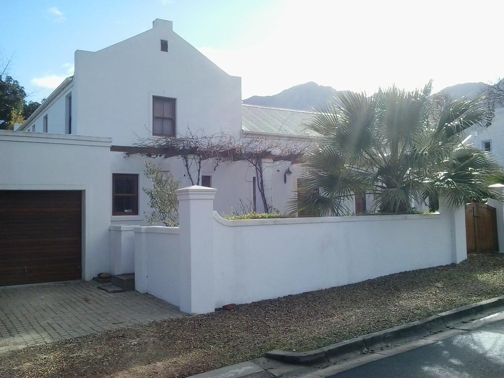 My Travelution - Travel Club - Franschhoek Traveller's Lodge & Group Accommodation