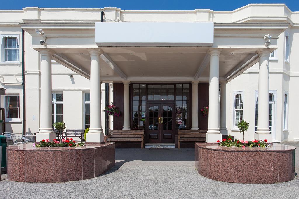 My Travelution - Travel Club - The Russ Hill Hotel