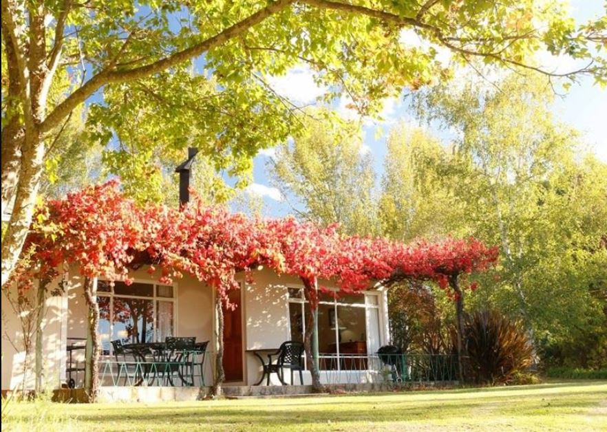 My Travelution - Travel Club - Lowestoffe Country Lodge - Trout Lodge