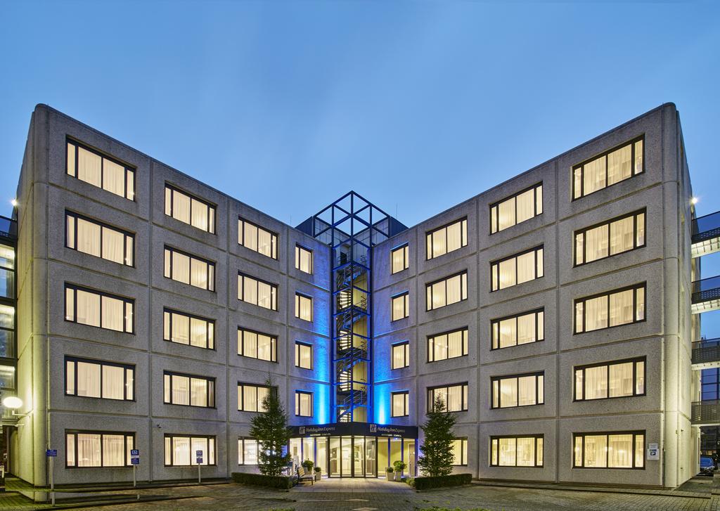 My Travelution - Travel Club - Holiday Inn Express Amsterdam - Schiphol