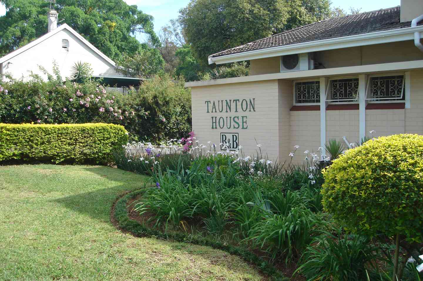 My Travelution - Travel Club - Taunton House Bed & Breakfast