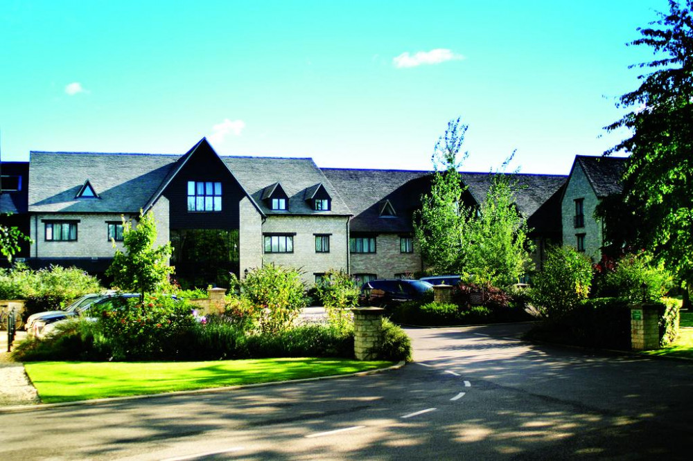 My Travelution - Travel Club - Oxford Spires Hotel