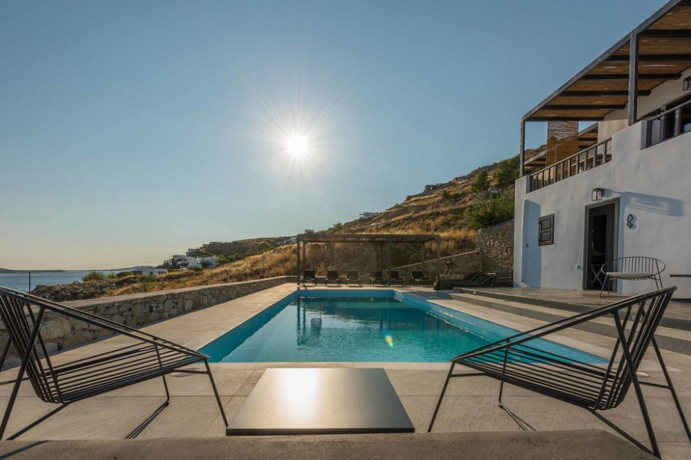 My Travelution - Travel Club - Black Cactus in Mykonos
