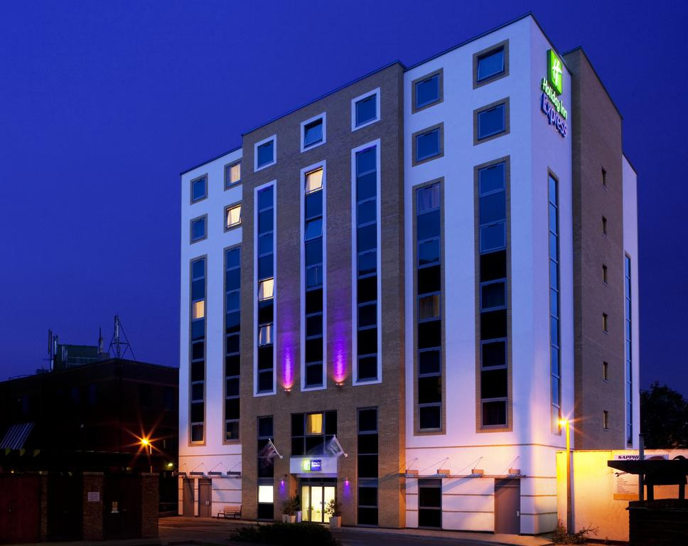 My Travelution - Travel Club - Holiday Inn Express London - Watford Junction
