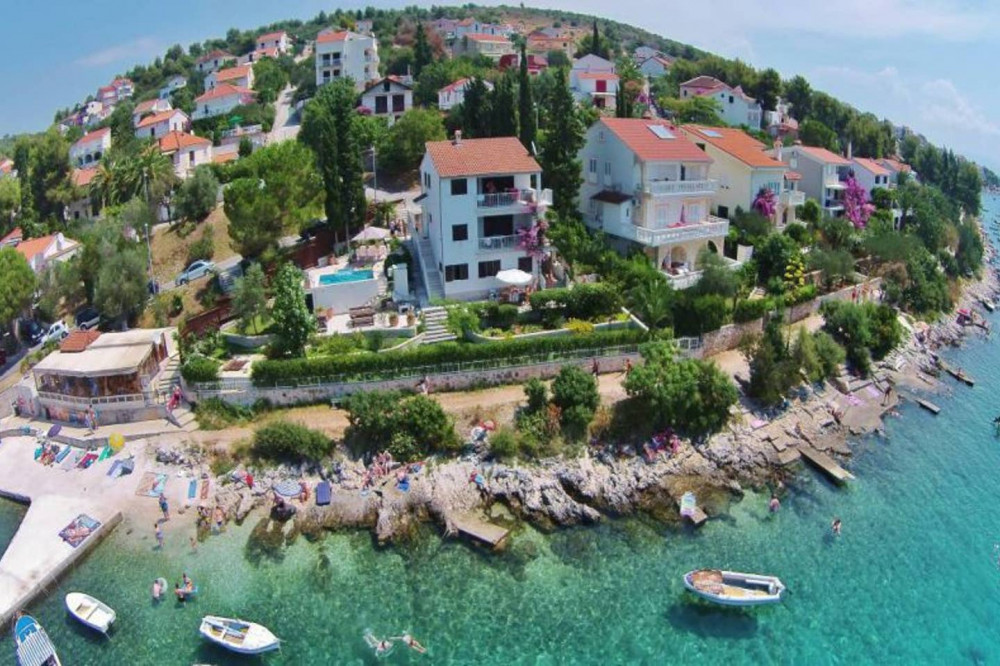 My Travelution - Travel Club - 5 Bedroom Villa with Pool on Ciovo, sleeps 10-14