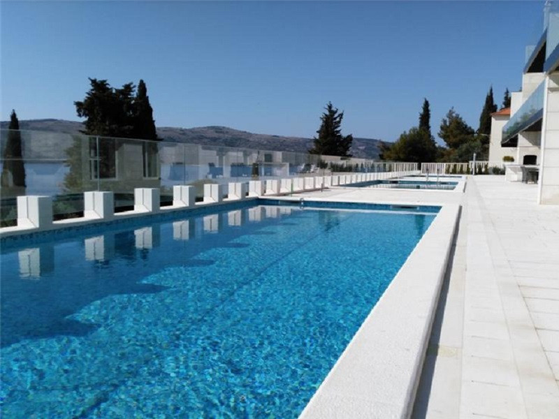 My Travelution - Travel Club - 7 Bedroom Villa with Pool & Sea Views in Seget Vranjica nea