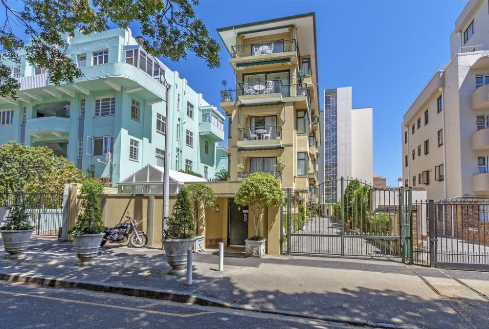 My Travelution - Travel Club - Cozy Beachfront Sea Point Apartments