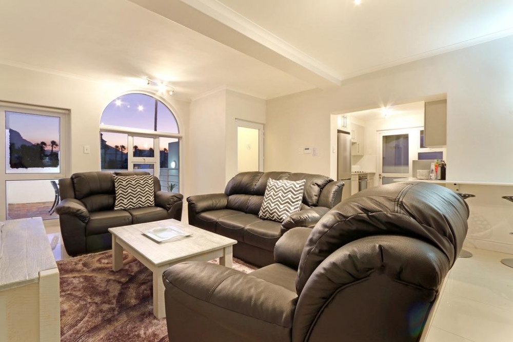 My Travelution - Travel Club - Camps Bay Beach Apartment