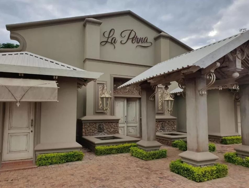 My Travelution - Travel Club - La-Perna Guesthouse and Venue