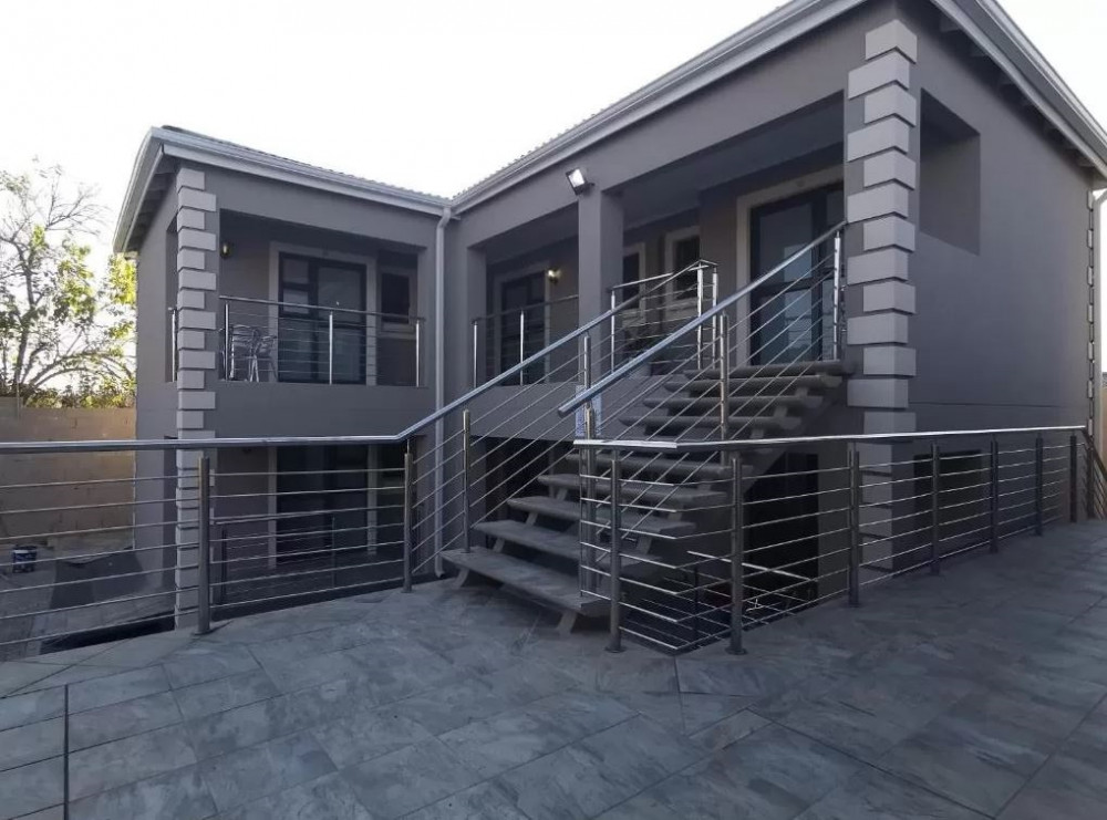 My Travelution - Travel Club - Lucolo Palace B&B - Mthatha