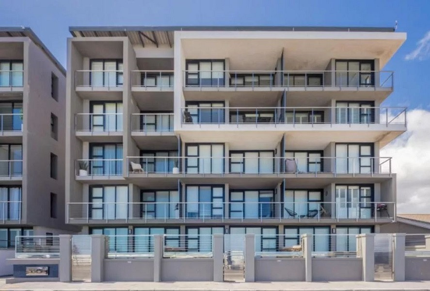 My Travelution - Travel Club - Seacrest Apartment - 3rd Floor Sea Views on the Beachfront