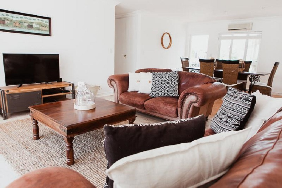 My Travelution - Travel Club - One on Gray Apartment