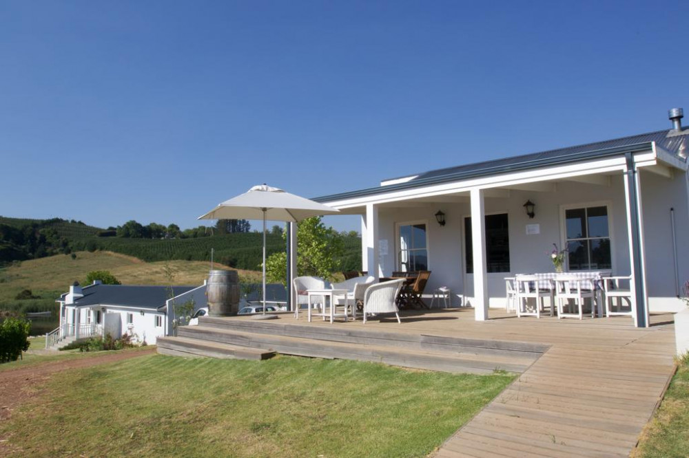 My Travelution - Travel Club - Paul Wallace Wines & Cottages