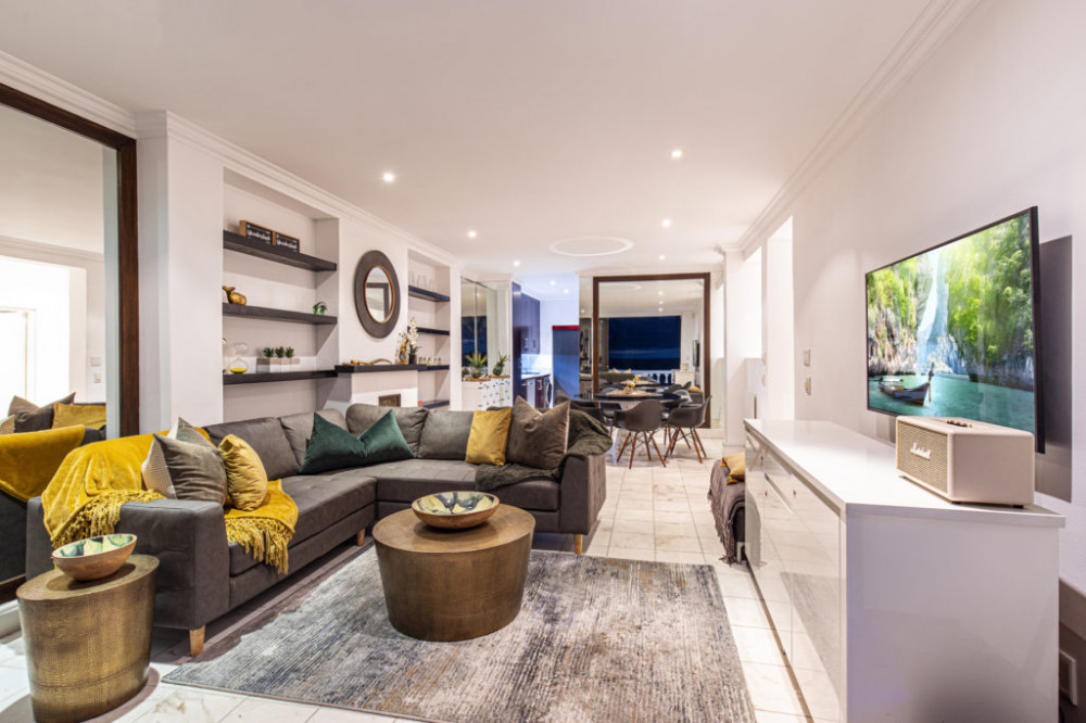 My Travelution - Travel Club - Yolo Spaces - Clifton Beachfront Magic Apartment