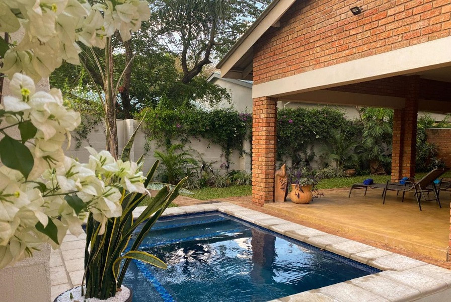My Travelution - Travel Club - Victoria Falls, Private, Secluded, Self Catering Cottage