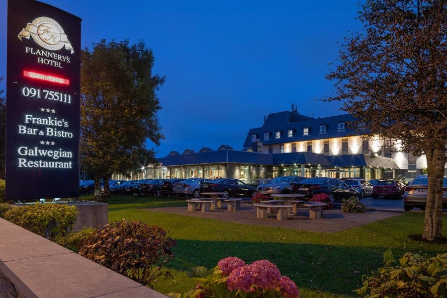 My Travelution - Travel Club - Flannery's Hotel
