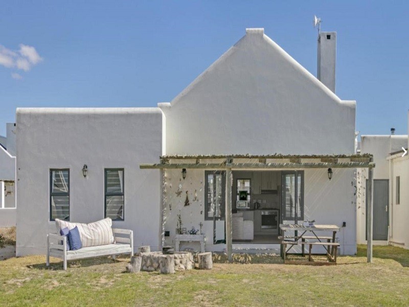My Travelution - Travel Club - Cheerful Cottage on Britannia Beach, West Coast