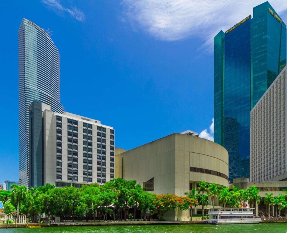 My Travelution - Travel Club - Comfort Inn & Suites Downtown Brickell-Port of Miami