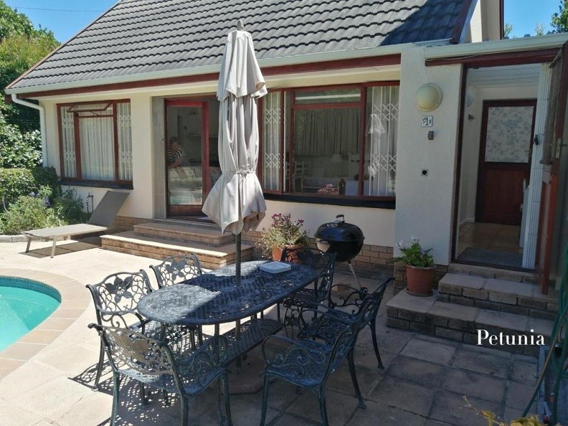 My Travelution - Travel Club - Pinoak Cottages - Constantia