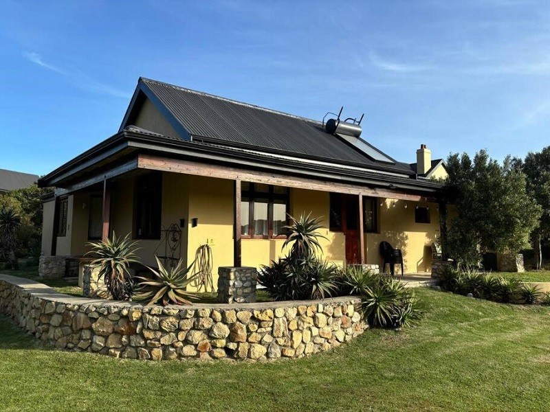 My Travelution - Travel Club - Beachside cottage with breathtaking views