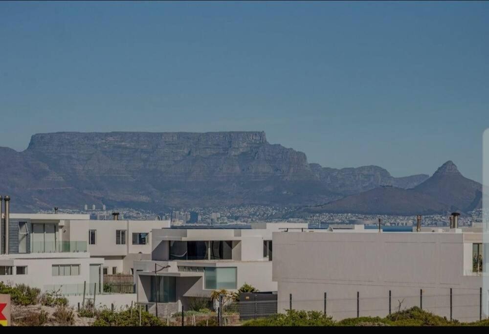 My Travelution - Travel Club - Beachfront 3-bedroom with Robben Island views