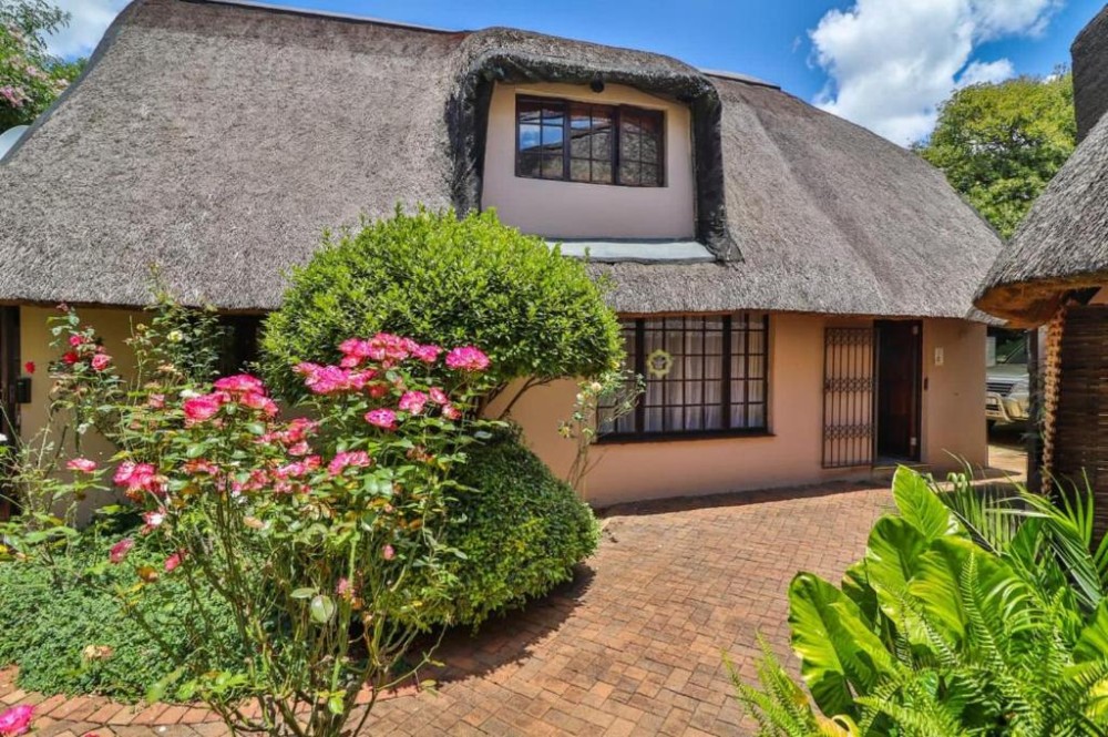 My Travelution - Travel Club - Rose Thatch House