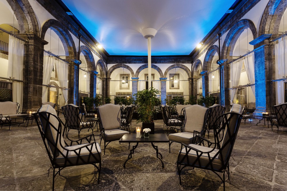 My Travelution - Travel Club - Palazzo Caracciolo Naples
