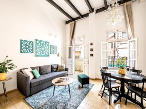  MyTravelution | Pink & Blondie - an Autonomous ApartHotel by Loginn Main
